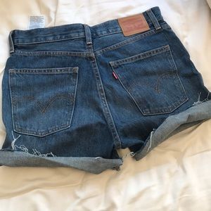 Levi mid to high waisted shorts